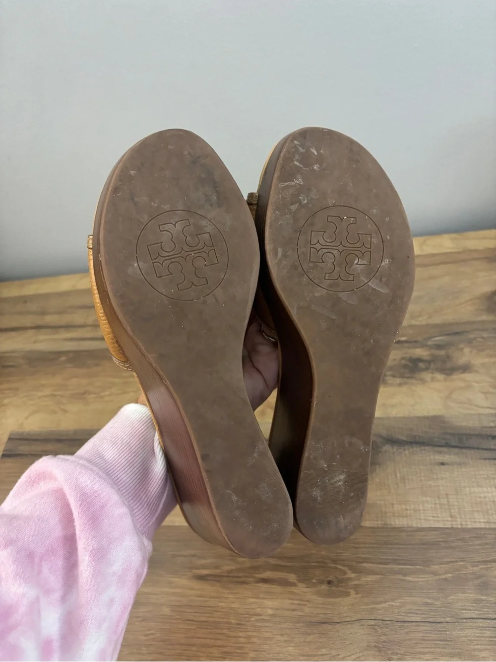 Tory Burch Gold Logo Leather Selma Wedge Platform Sandal Y2K 2000s